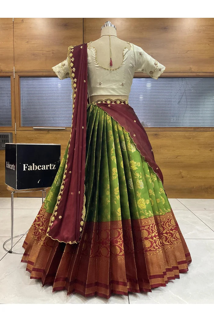 దక్షిణ భారత పండుగ సాంప్రదాయ హాఫ్ చీర (ఛవి) 