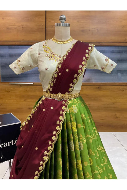 దక్షిణ భారత పండుగ సాంప్రదాయ హాఫ్ చీర (ఛవి) 