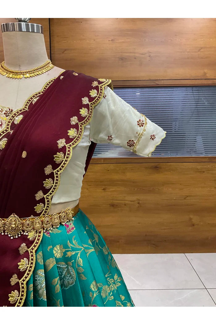 దక్షిణ భారత పండుగ సాంప్రదాయ హాఫ్ చీర (ఛవి) 