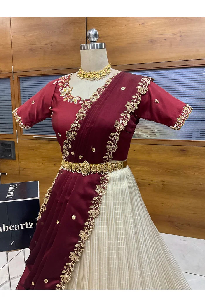 దక్షిణ భారత పండుగ సాంప్రదాయ హాఫ్ చీర (ఛవి) 