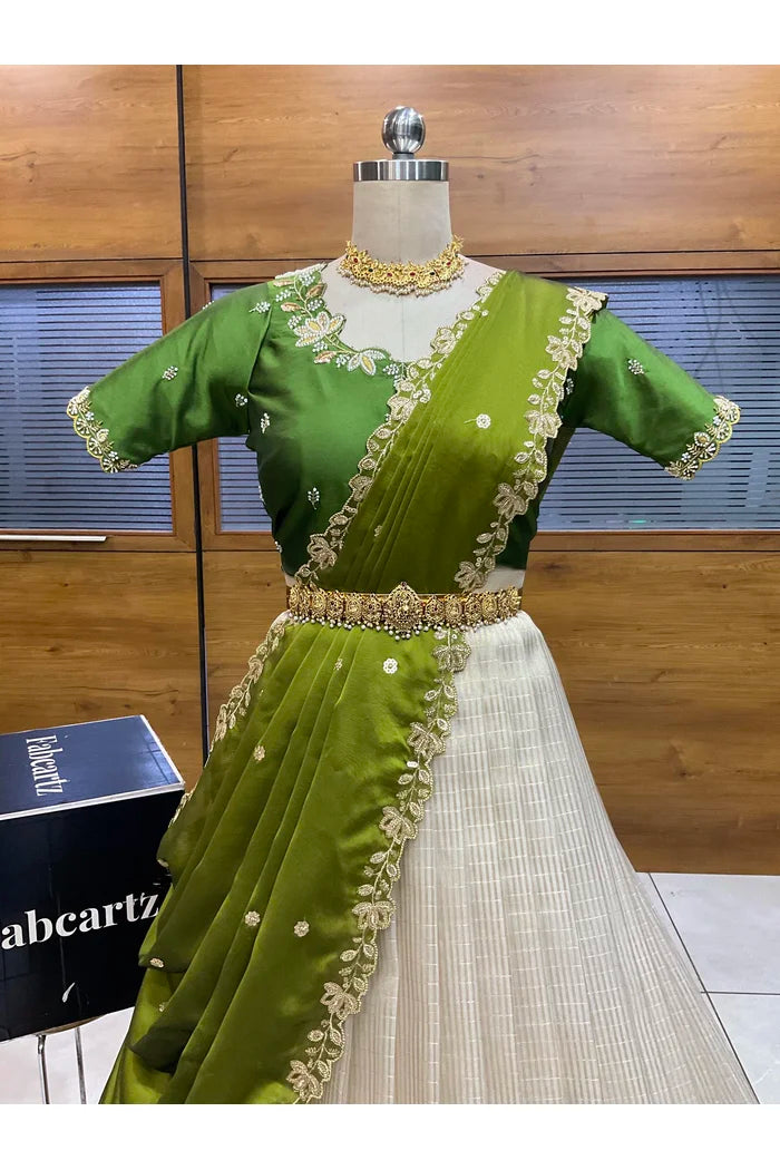 దక్షిణ భారత పండుగ సాంప్రదాయ హాఫ్ చీర (ఛవి) 