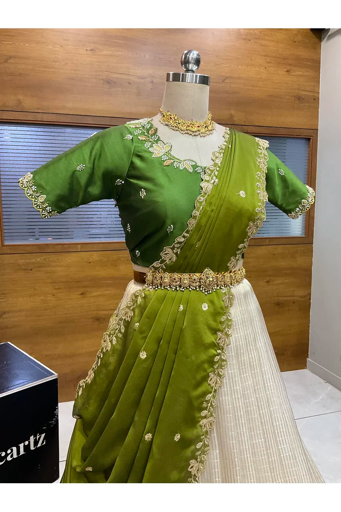 దక్షిణ భారత పండుగ సాంప్రదాయ హాఫ్ చీర (ఛవి) 