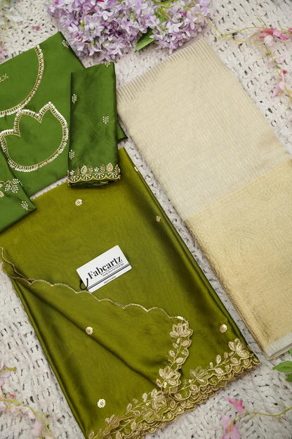 దక్షిణ భారత పండుగ సాంప్రదాయ హాఫ్ చీర (ఛవి) 