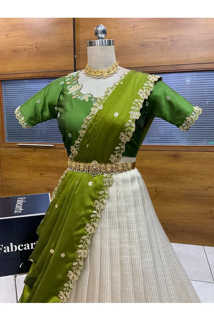 దక్షిణ భారత పండుగ సాంప్రదాయ హాఫ్ చీర (ఛవి) 