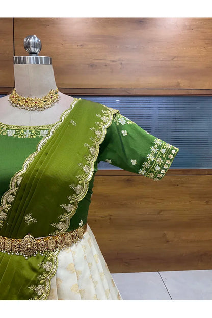 దక్షిణ భారత పండుగ సాంప్రదాయ హాఫ్ చీర (ఛవి) 