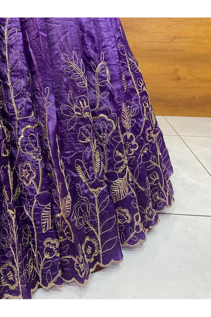 దక్షిణ భారత పండుగ సాంప్రదాయ హాఫ్ చీర (ఛవి) 