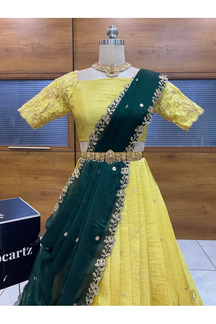 దక్షిణ భారత పండుగ సాంప్రదాయ హాఫ్ చీర (ఛవి) 