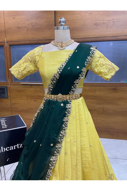 దక్షిణ భారత పండుగ సాంప్రదాయ హాఫ్ చీర (ఛవి) 