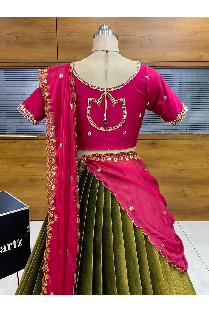 దక్షిణ భారత పండుగ సాంప్రదాయ హాఫ్ చీర (ఛవి) 