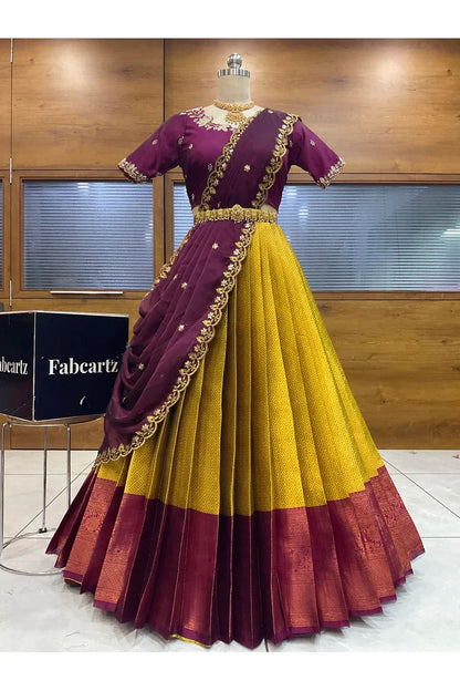 దక్షిణ భారత పండుగ సాంప్రదాయ హాఫ్ చీర (ఛవి) 