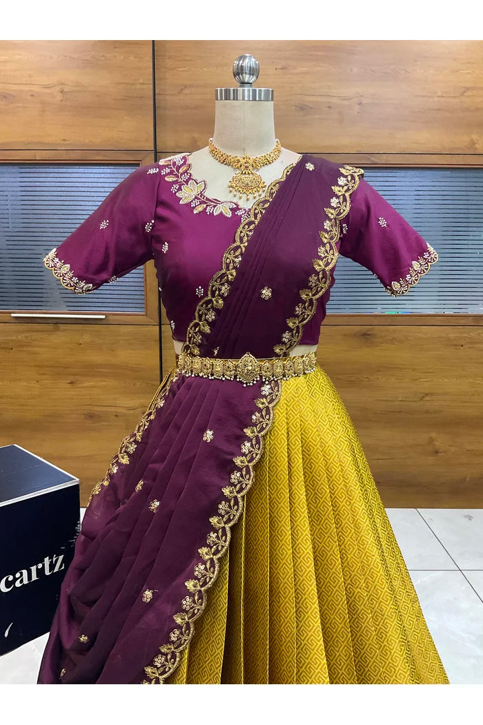 దక్షిణ భారత పండుగ సాంప్రదాయ హాఫ్ చీర (ఛవి) 