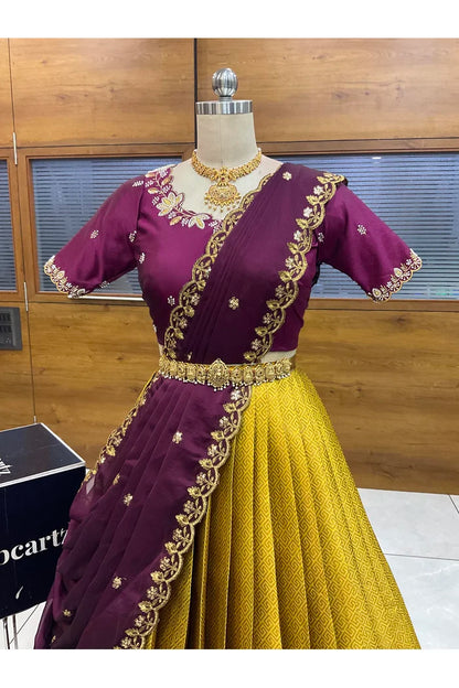 దక్షిణ భారత పండుగ సాంప్రదాయ హాఫ్ చీర (ఛవి) 