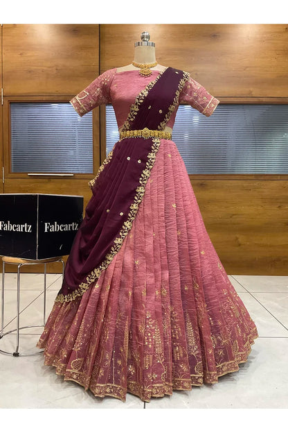 దక్షిణ భారత పండుగ సాంప్రదాయ హాఫ్ చీర (ఛవి) 