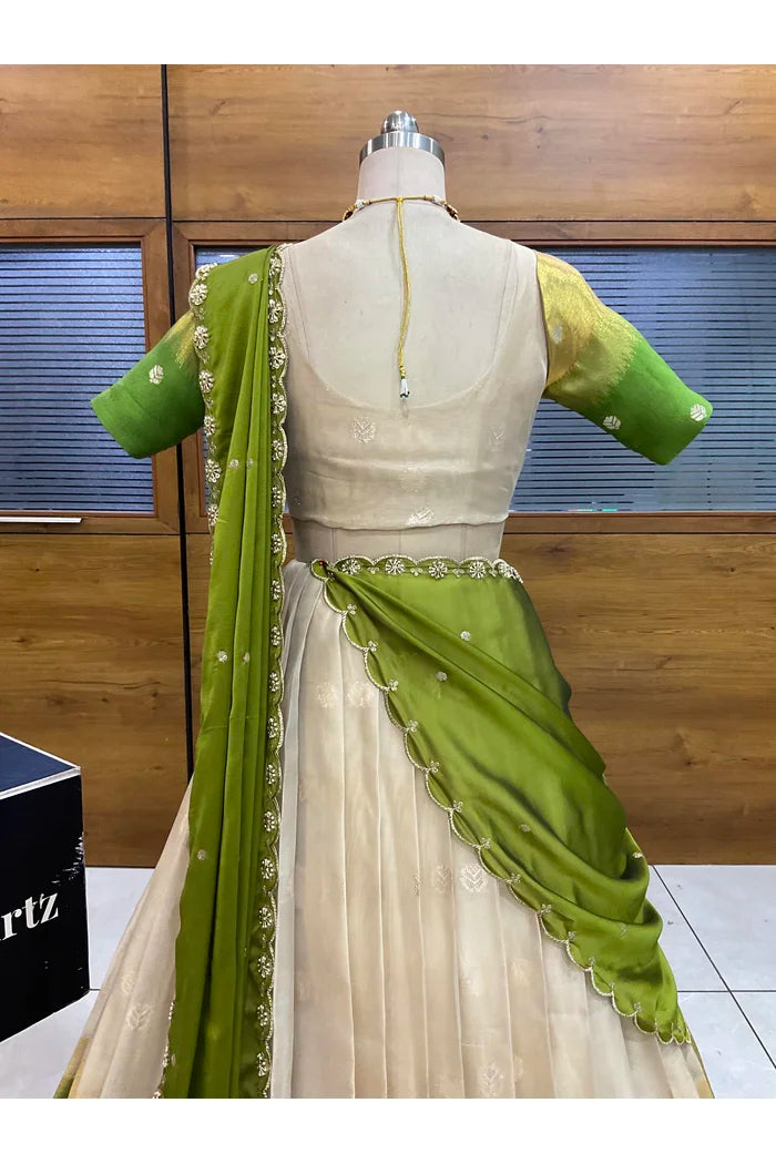 దక్షిణ భారత పండుగ సాంప్రదాయ హాఫ్ చీర (ఛవి) 