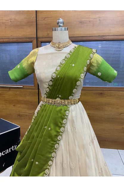 దక్షిణ భారత పండుగ సాంప్రదాయ హాఫ్ చీర (ఛవి) 