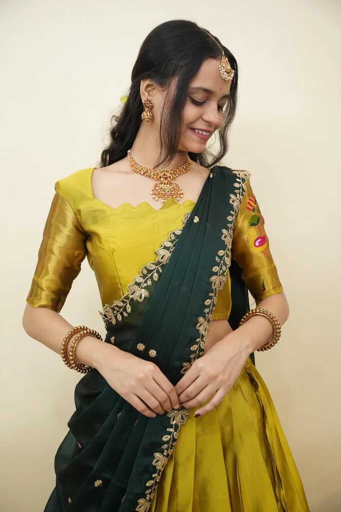 దక్షిణ భారత పండుగ సాంప్రదాయ హాఫ్ చీర (ఛవి) 