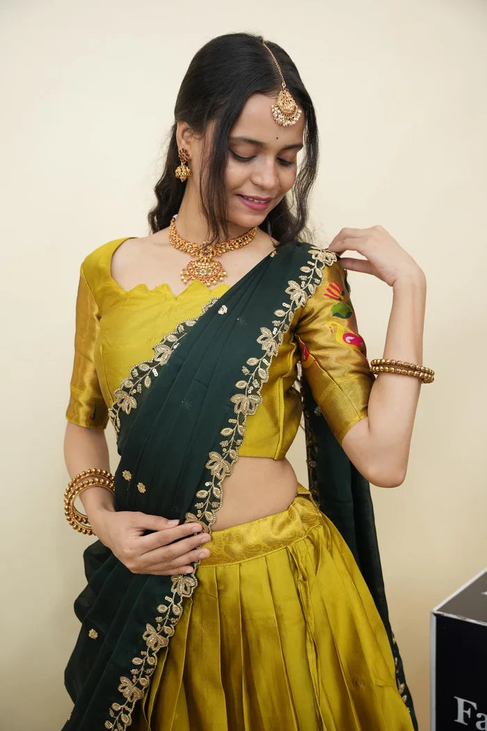 దక్షిణ భారత పండుగ సాంప్రదాయ హాఫ్ చీర (ఛవి) 
