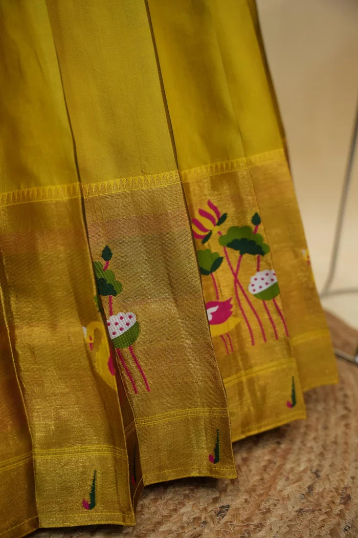 దక్షిణ భారత పండుగ సాంప్రదాయ హాఫ్ చీర (ఛవి) 