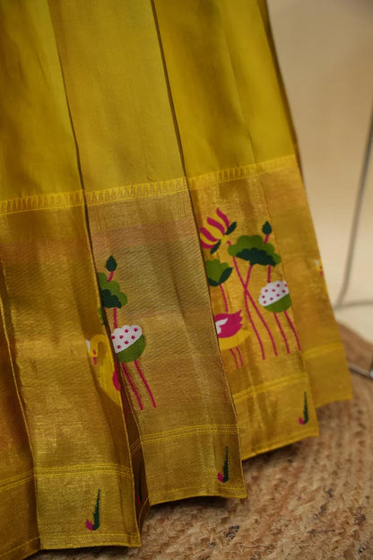 దక్షిణ భారత పండుగ సాంప్రదాయ హాఫ్ చీర (ఛవి) 