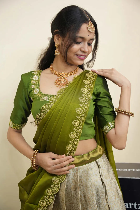 దక్షిణ భారత పండుగ సాంప్రదాయ హాఫ్ చీర (ఛవి) 