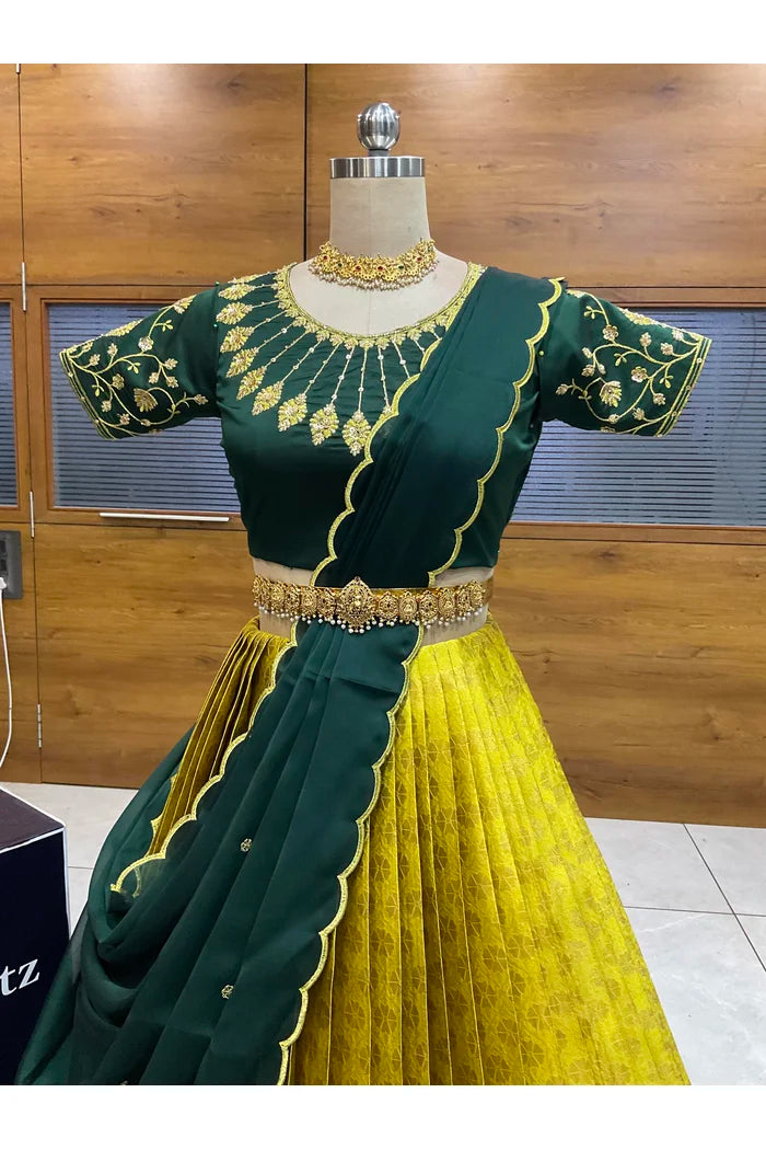 దక్షిణ భారత పండుగ సాంప్రదాయ హాఫ్ చీర (ఛవి) 