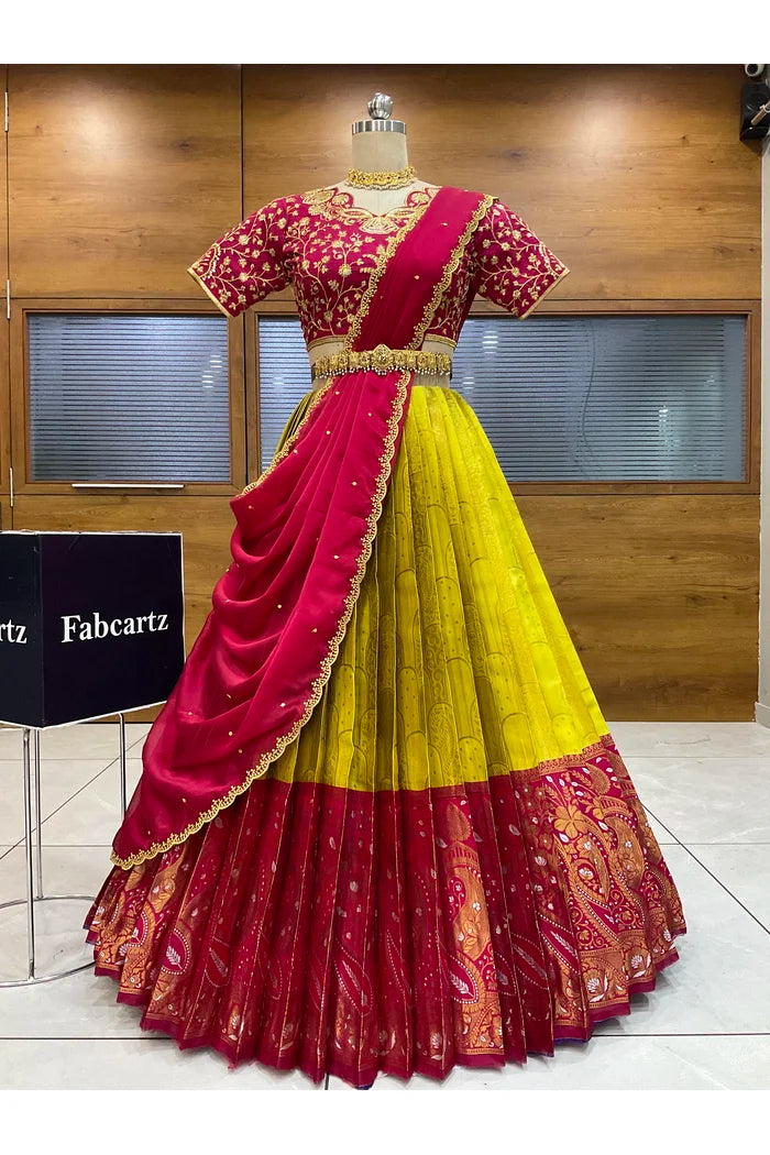 దక్షిణ భారత పండుగ సాంప్రదాయ హాఫ్ చీర (ఛవి) 
