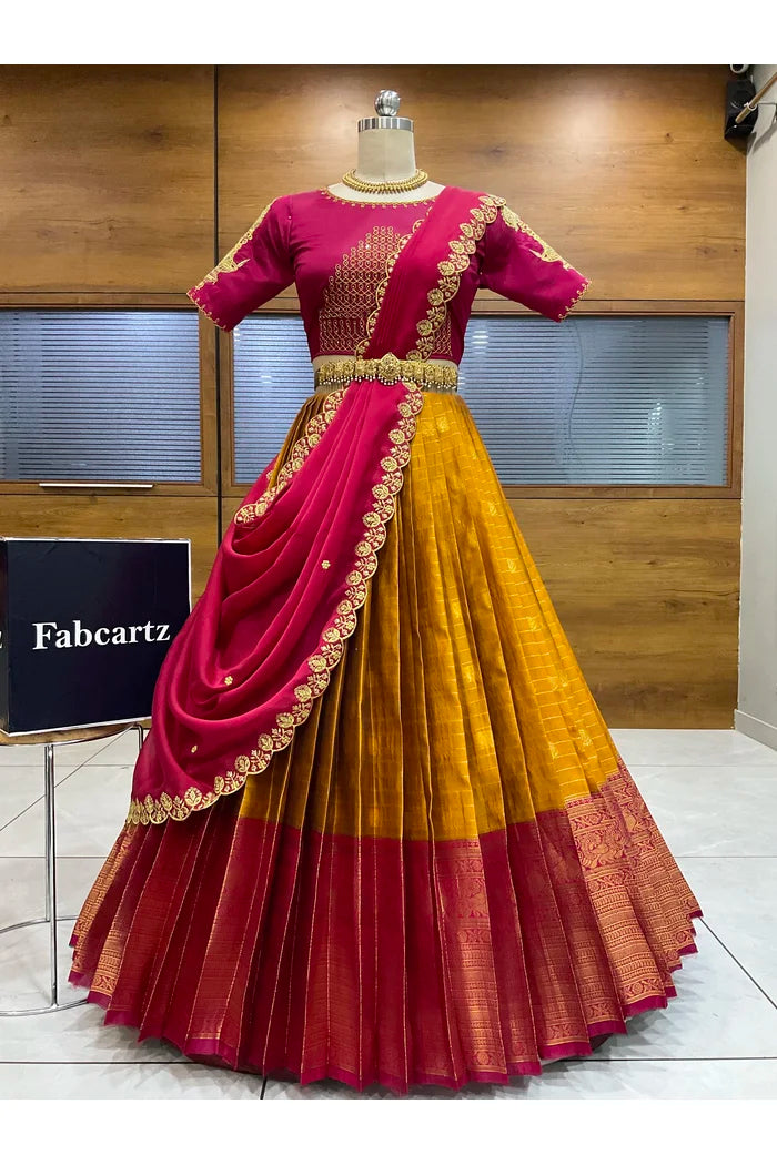 దక్షిణ భారత పండుగ సాంప్రదాయ హాఫ్ చీర (ఛవి) 