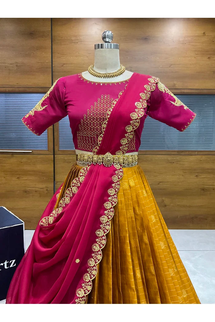 దక్షిణ భారత పండుగ సాంప్రదాయ హాఫ్ చీర (ఛవి) 