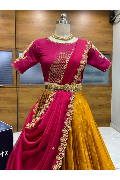 దక్షిణ భారత పండుగ సాంప్రదాయ హాఫ్ చీర (ఛవి) 