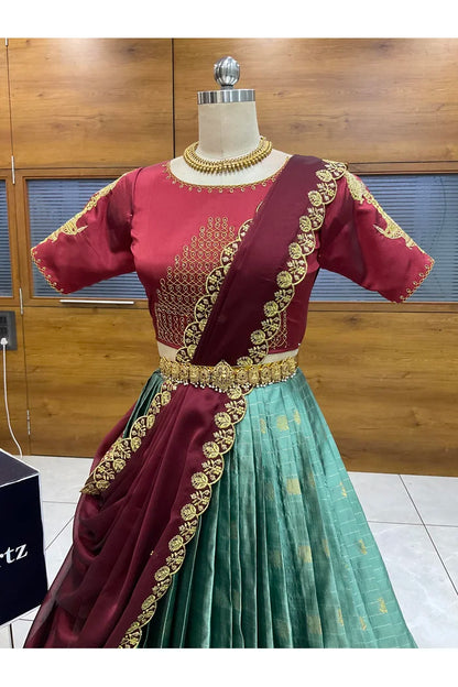 దక్షిణ భారత పండుగ సాంప్రదాయ హాఫ్ చీర (ఛవి) 