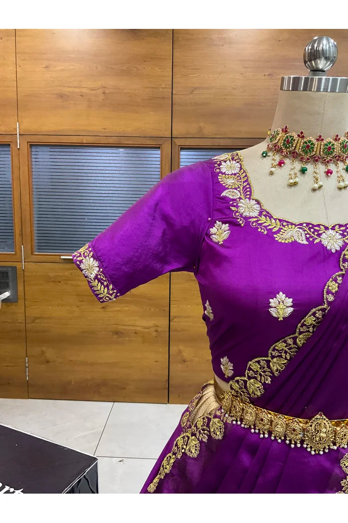 దక్షిణ భారత పండుగ సాంప్రదాయ హాఫ్ చీర (ఛవి) 
