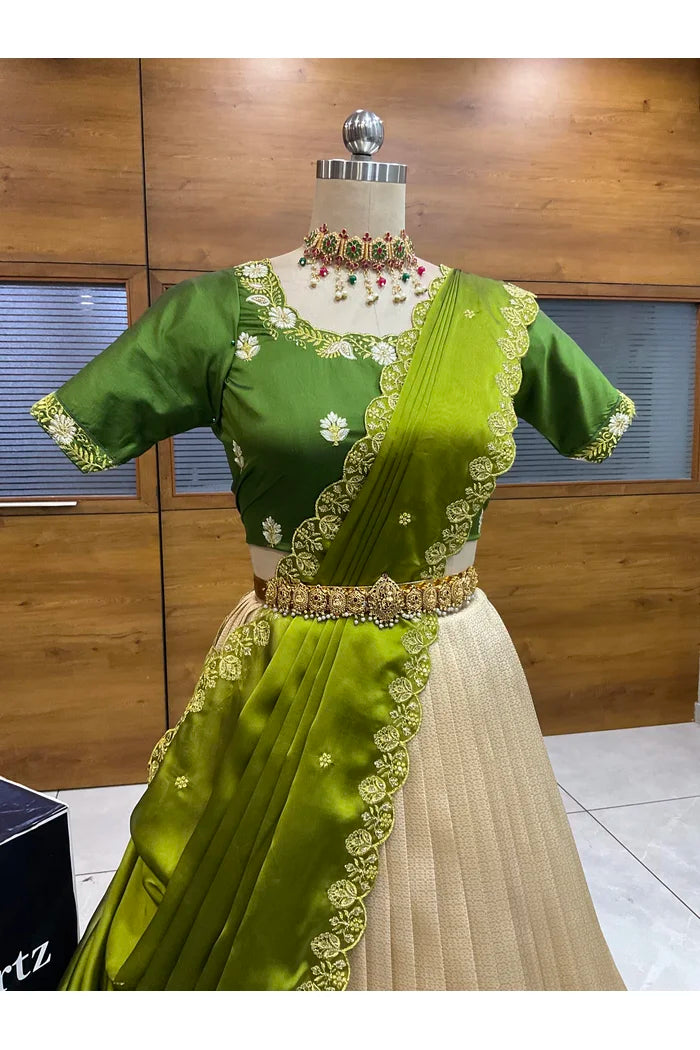 దక్షిణ భారత పండుగ సాంప్రదాయ హాఫ్ చీర (ఛవి) 