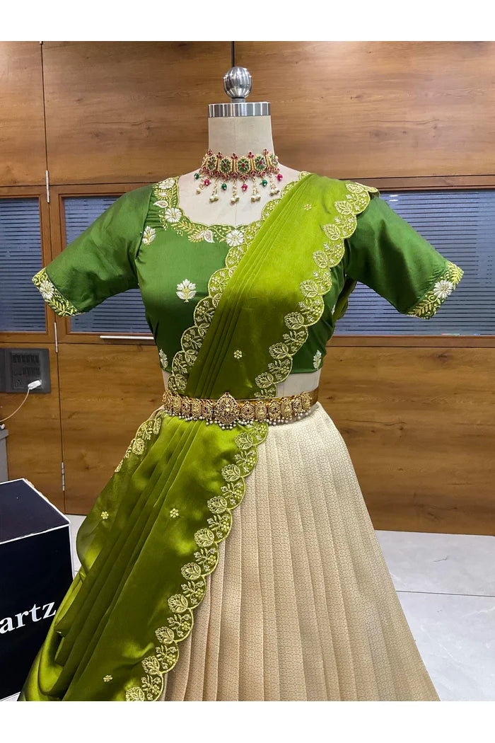 దక్షిణ భారత పండుగ సాంప్రదాయ హాఫ్ చీర (ఛవి) 