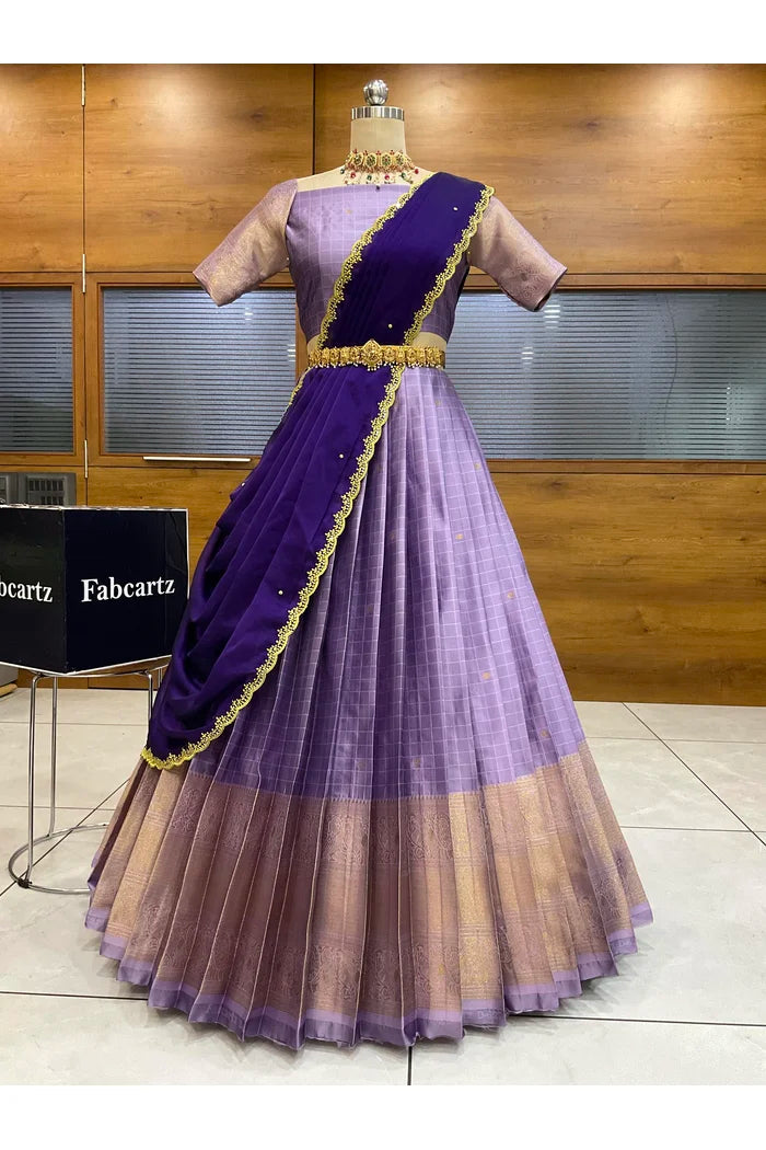 దక్షిణ భారత పండుగ సాంప్రదాయ హాఫ్ చీర (ఛవి) 