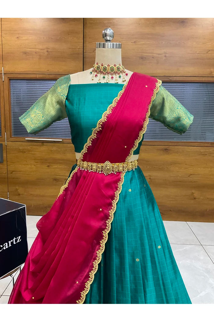 దక్షిణ భారత పండుగ సాంప్రదాయ హాఫ్ చీర (ఛవి) 