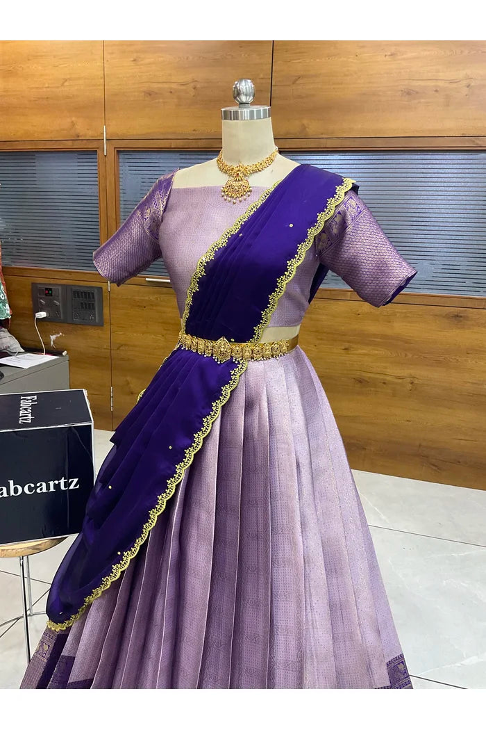 దక్షిణ భారత పండుగ సాంప్రదాయ హాఫ్ చీర (ఛవి) 