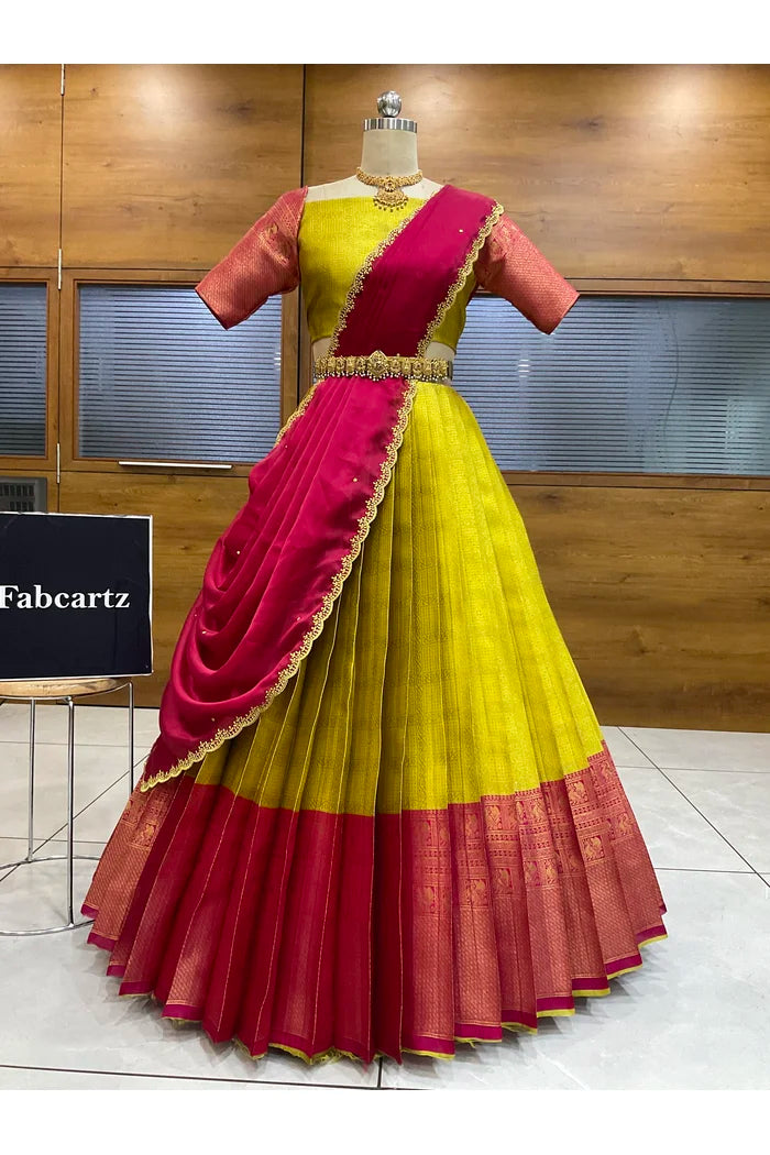 దక్షిణ భారత పండుగ సాంప్రదాయ హాఫ్ చీర (ఛవి) 