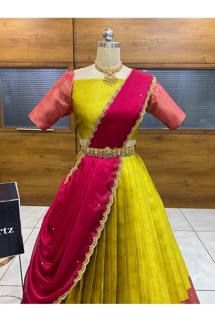 దక్షిణ భారత పండుగ సాంప్రదాయ హాఫ్ చీర (ఛవి) 