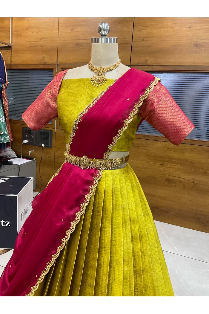 దక్షిణ భారత పండుగ సాంప్రదాయ హాఫ్ చీర (ఛవి) 