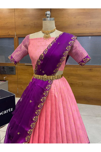 దక్షిణ భారత పండుగ సాంప్రదాయ హాఫ్ చీర (ఛవి) 