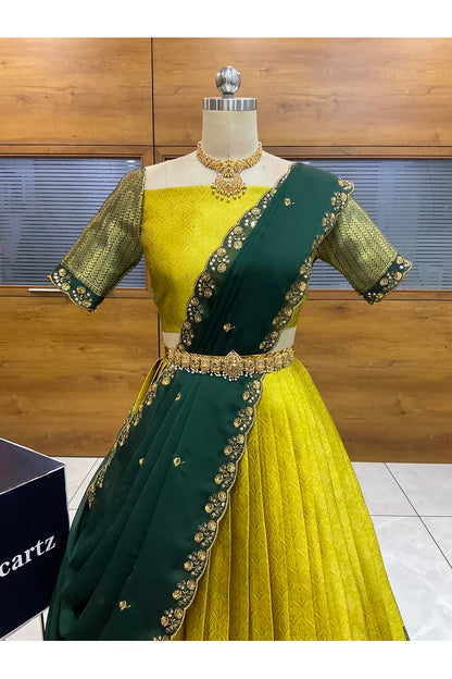 దక్షిణ భారత పండుగ సాంప్రదాయ హాఫ్ చీర (ఛవి) 