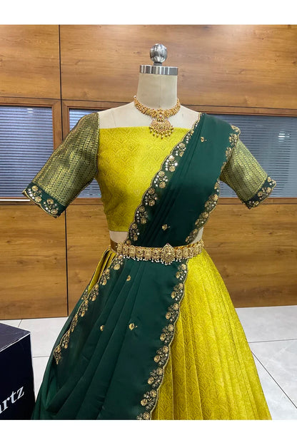 దక్షిణ భారత పండుగ సాంప్రదాయ హాఫ్ చీర (ఛవి) 