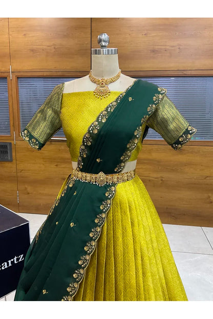 దక్షిణ భారత పండుగ సాంప్రదాయ హాఫ్ చీర (ఛవి) 