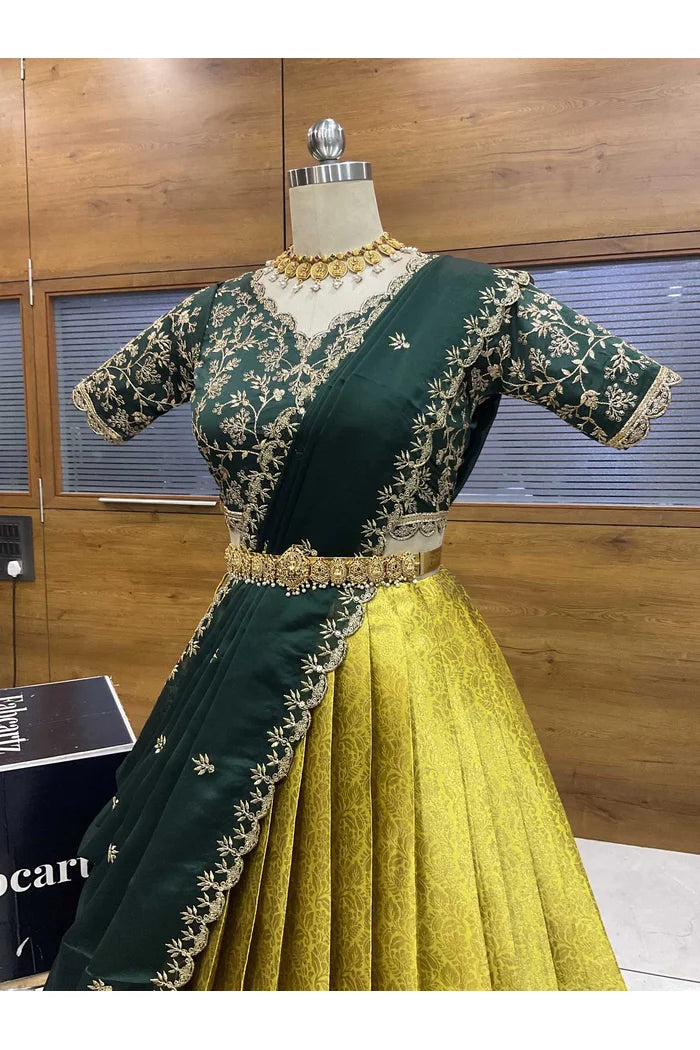 దక్షిణ భారత పండుగ సాంప్రదాయ హాఫ్ చీర (ఛవి) 