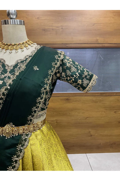 దక్షిణ భారత పండుగ సాంప్రదాయ హాఫ్ చీర (ఛవి) 