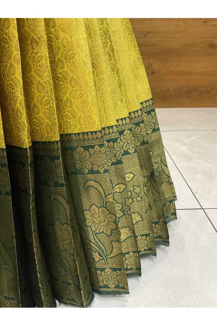 దక్షిణ భారత పండుగ సాంప్రదాయ హాఫ్ చీర (ఛవి) 